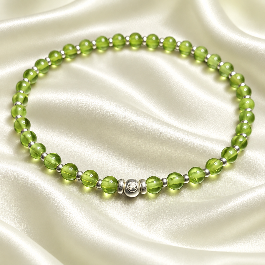 August Peridot and Sterling Silver V4 bracelet with 4 mm peridot beads
